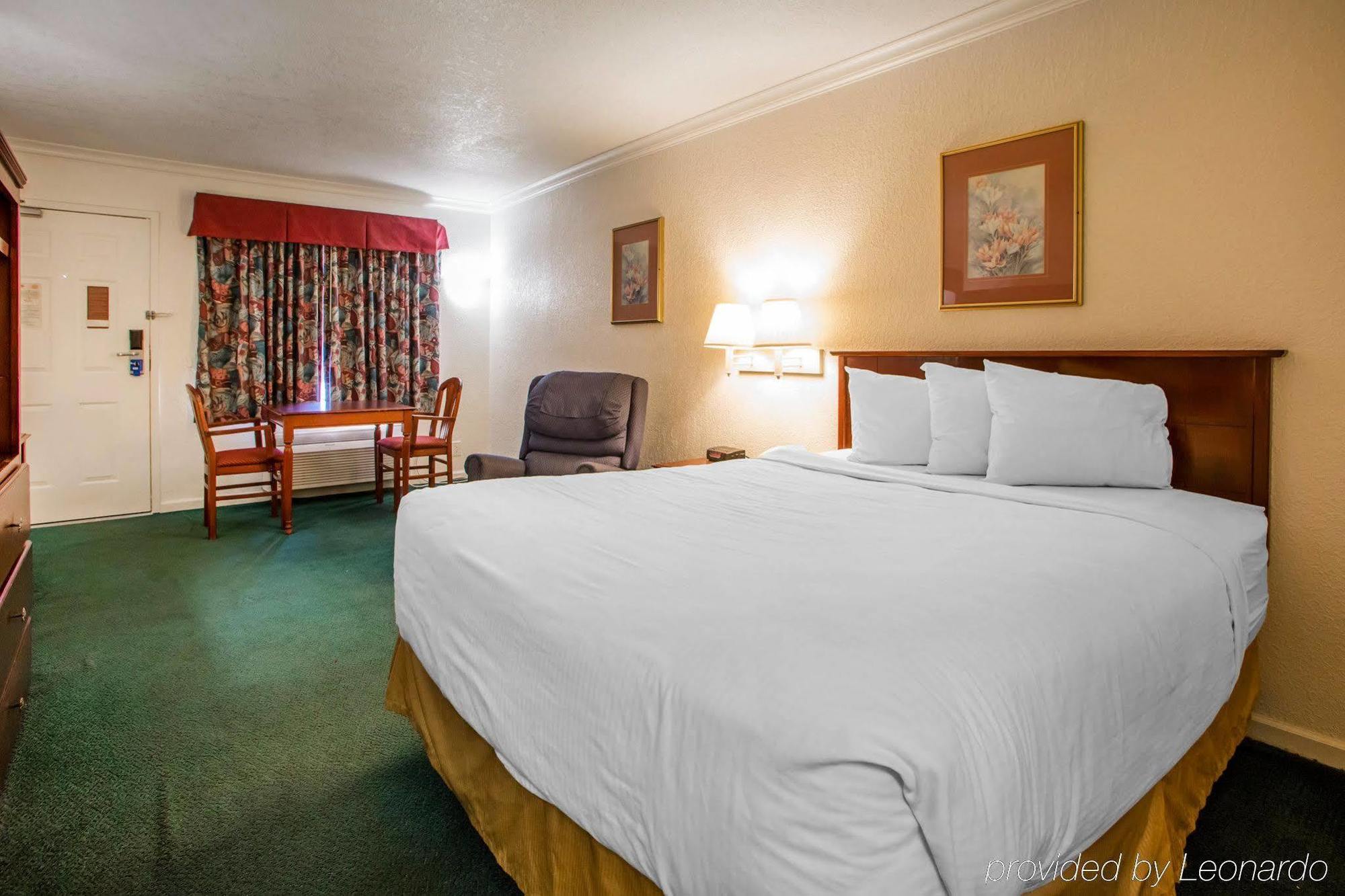 Hometowne Studios By Red Roof Egg Harbor-Atlantic City Airport エッグ・ハーバー・タウンシップ エクステリア 写真