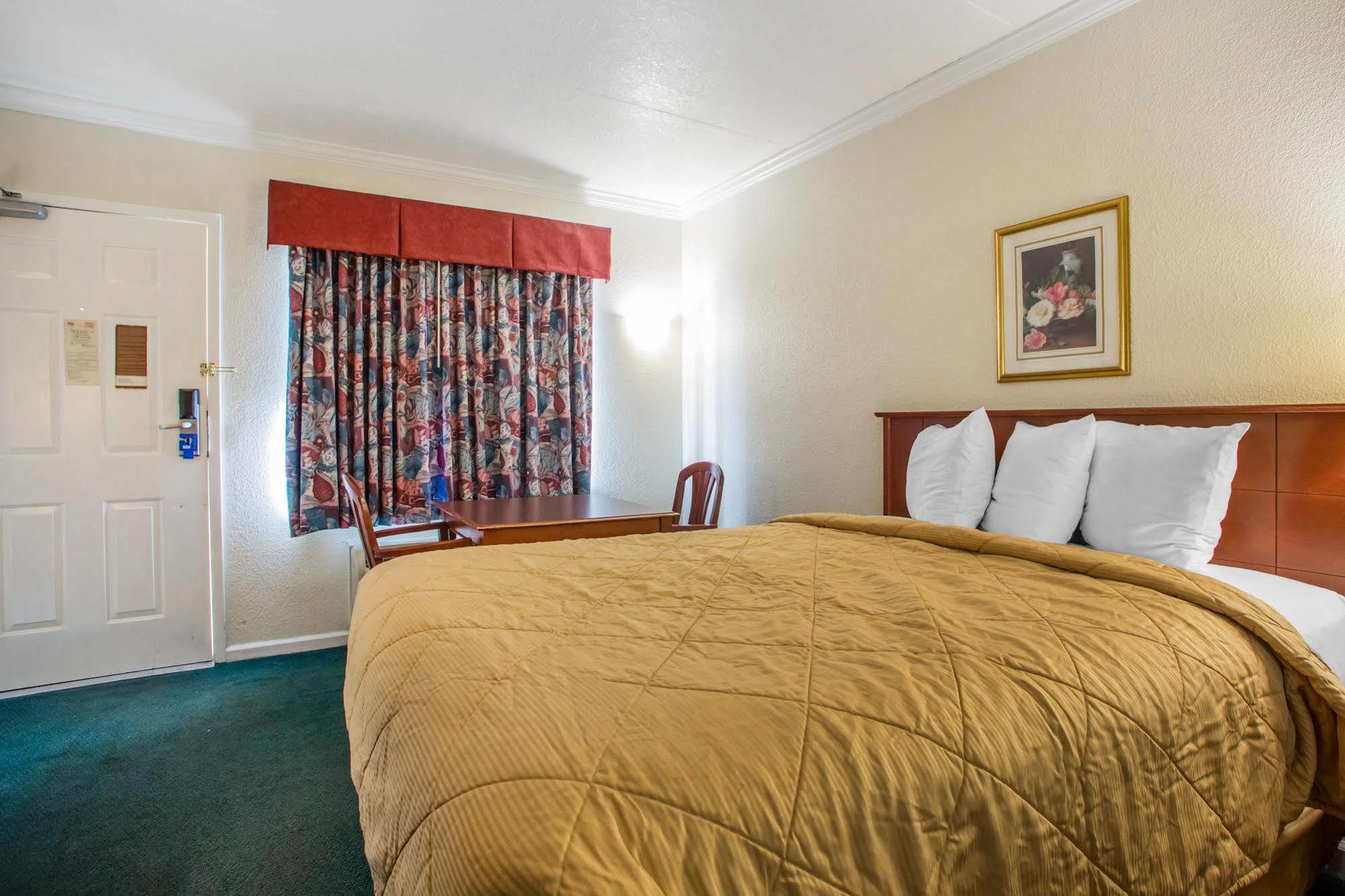 Hometowne Studios By Red Roof Egg Harbor-Atlantic City Airport エッグ・ハーバー・タウンシップ エクステリア 写真